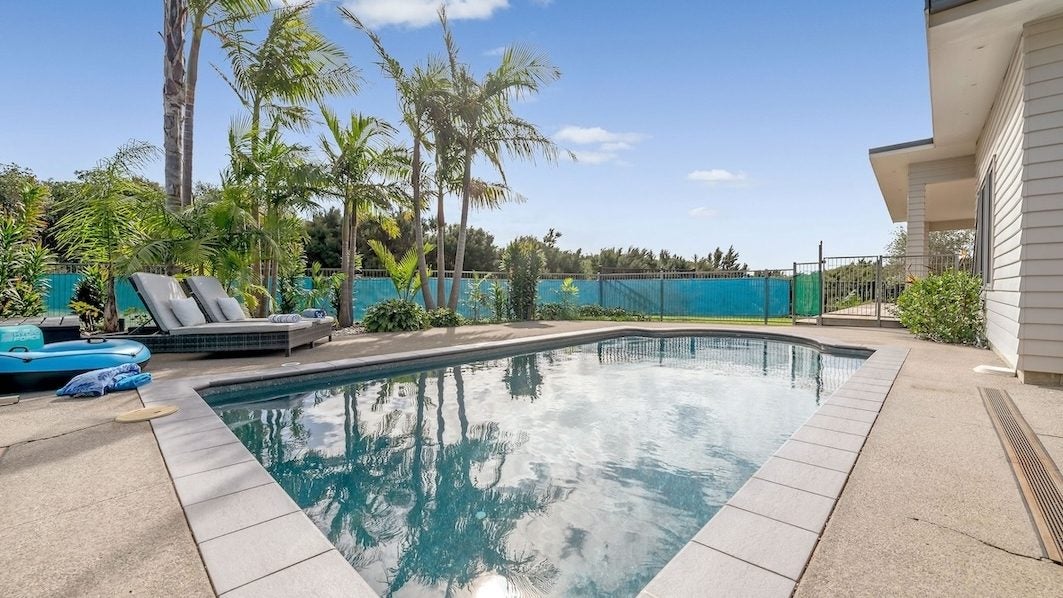 12 Liberty Crescent, Beachlands, Auckland - Carousel 1