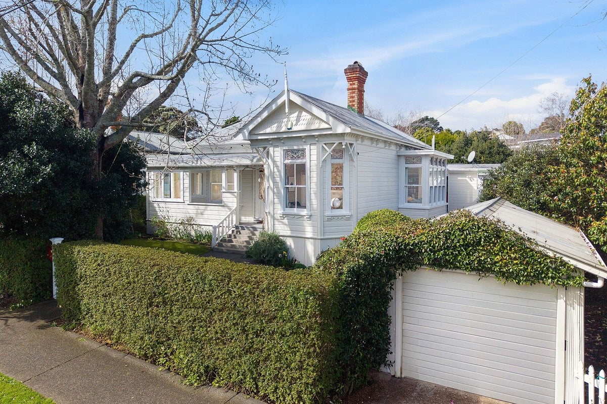 6 Henley Road, Mount Eden, Auckland - Carousel 1