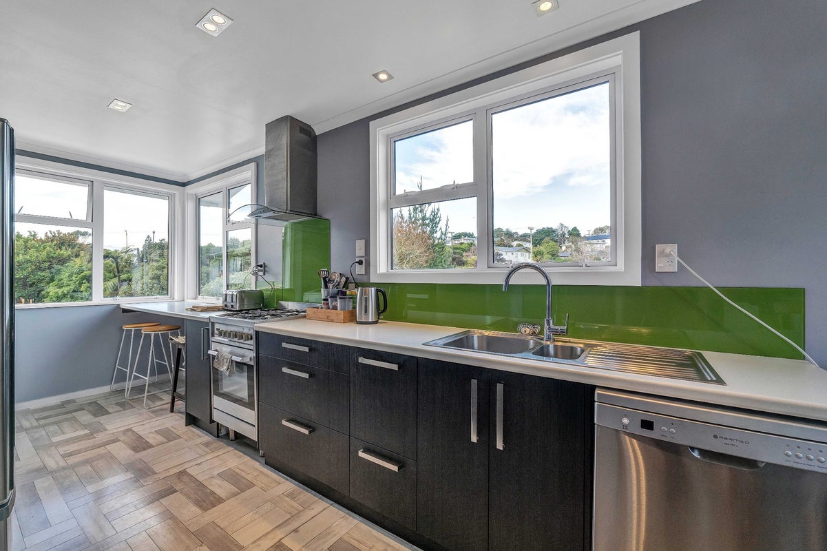 9 Regent Place, Blagdon, New Plymouth - Carousel 2