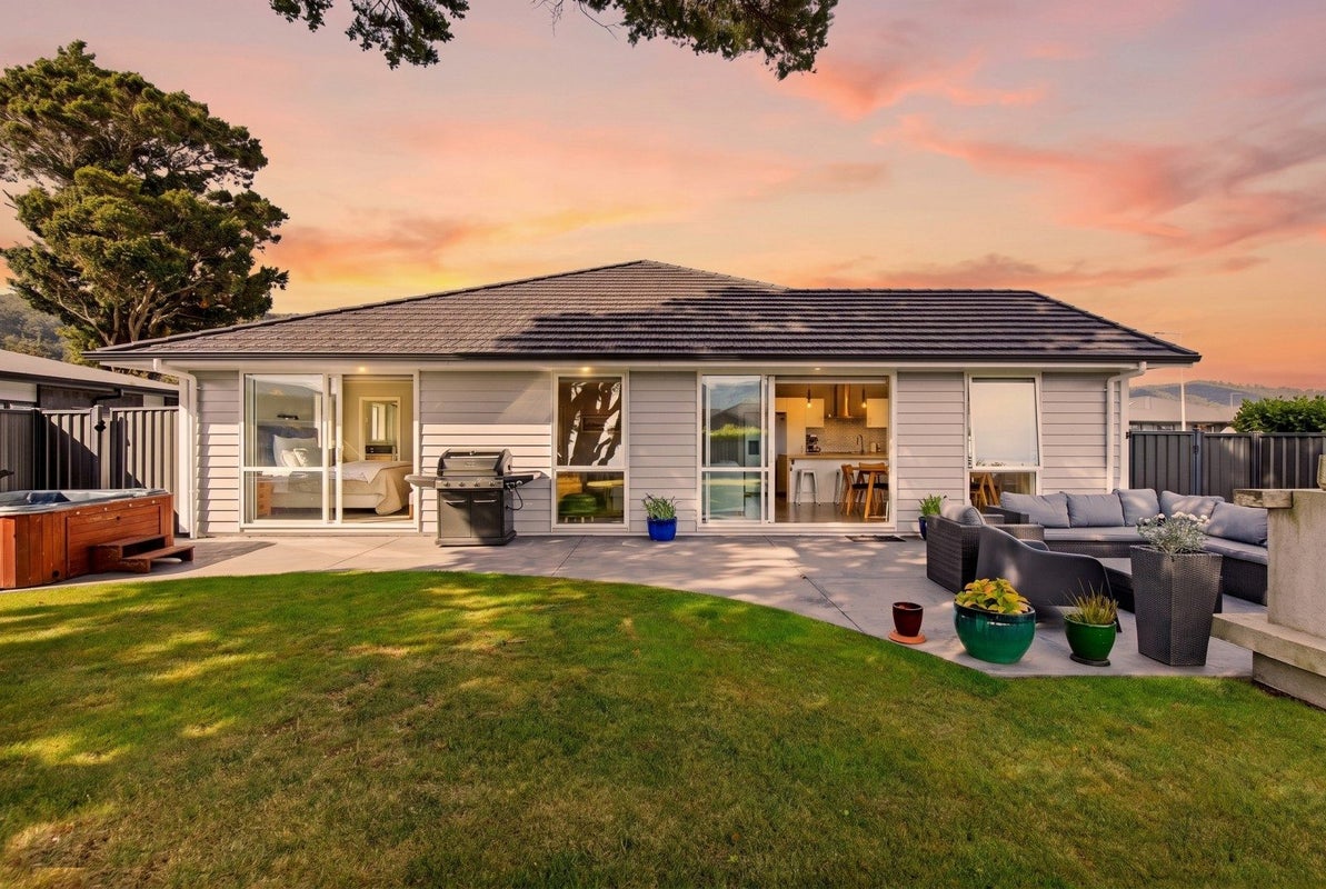 36 Hopkirk Avenue, Wallaceville, Upper Hutt - Carousel 1