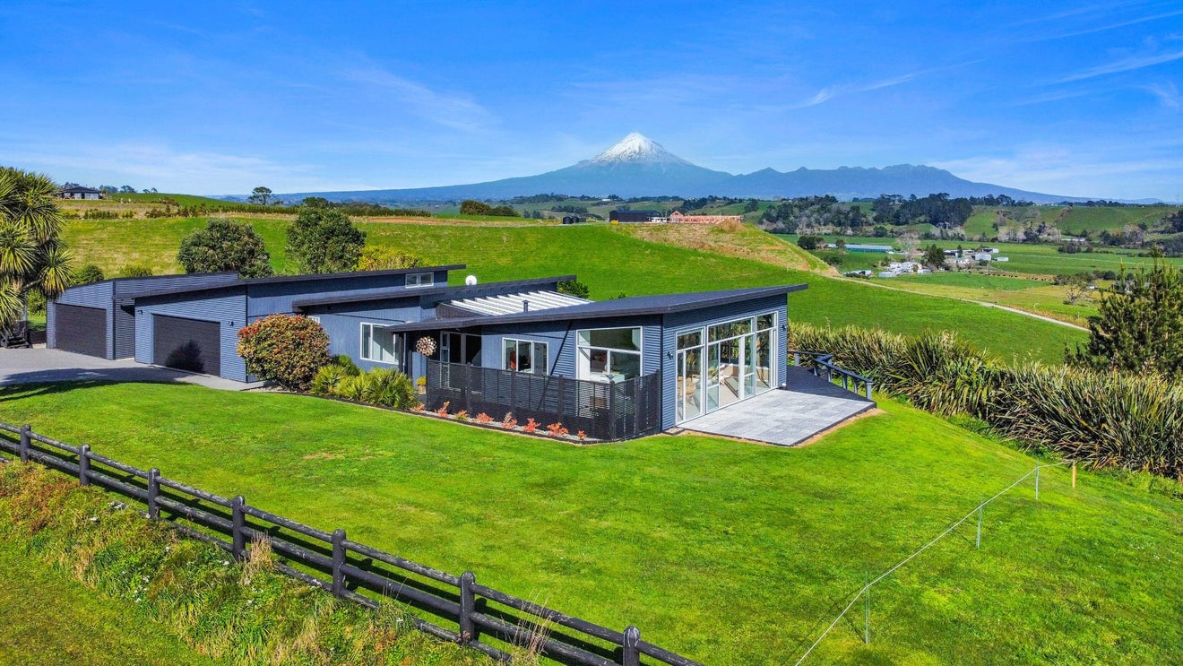 100 Elsham Road, Lepperton, New Plymouth - Carousel 1