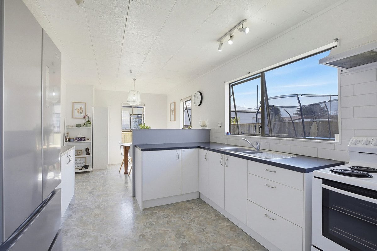 94 Omapere Street, Whitby, Porirua - Carousel 2