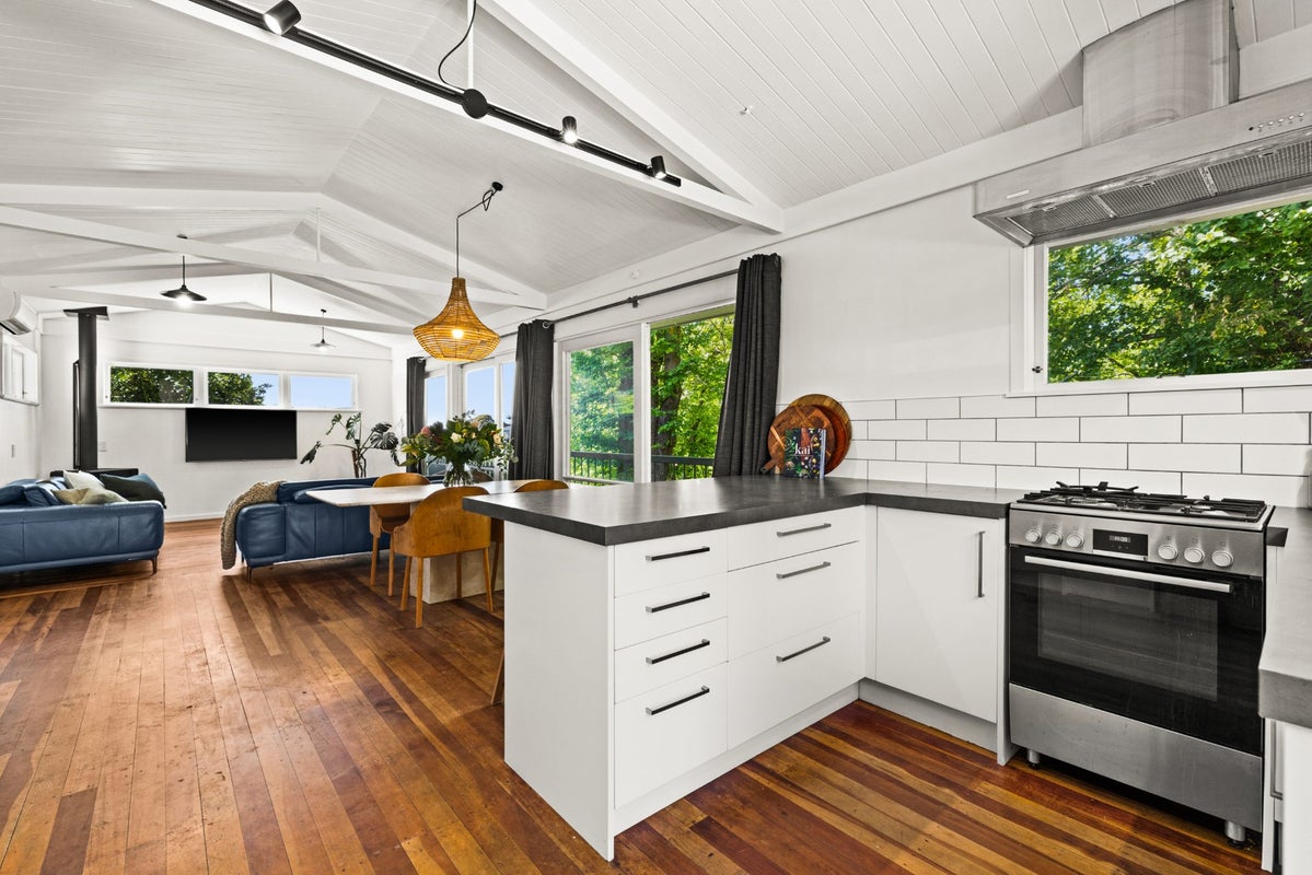 3A Bay View Road, Bluff Hill, Napier - Carousel 1