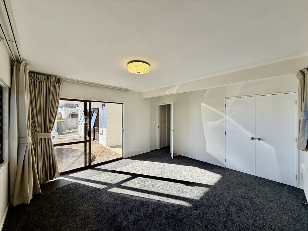 5 Lilford Place, Half Moon Bay, Auckland - Carousel 1