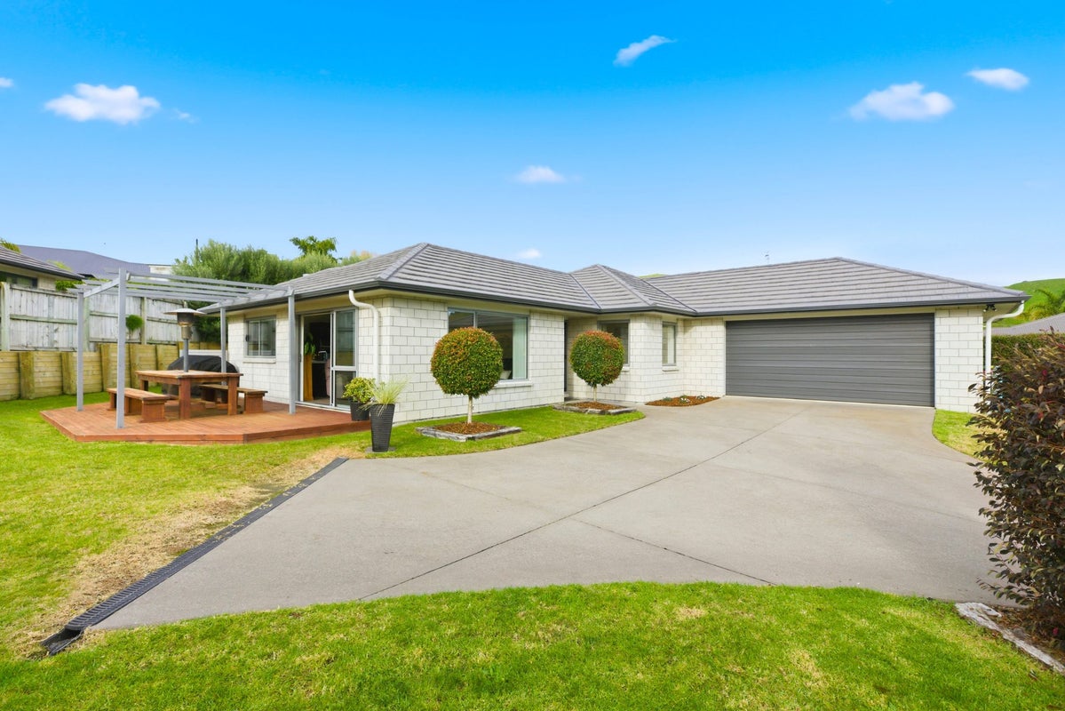 119 Ballintoy Park Drive, Welcome Bay, Tauranga - Carousel 1