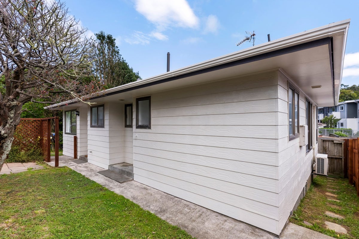 201B Newlands Road, Newlands, Wellington - Carousel 1