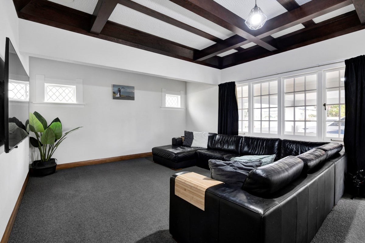 32 Surrey Street, Hawera, Hawera - Carousel 2