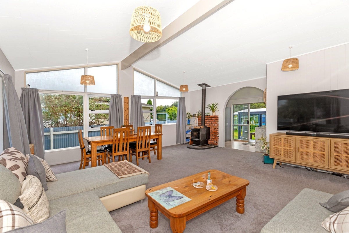 21 Main Road, Makaraka, Gisborne - Carousel 2