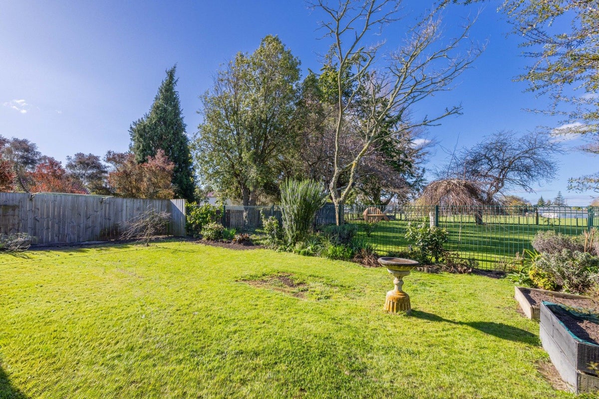 10 France Road, Longlands, Hastings - Carousel 25