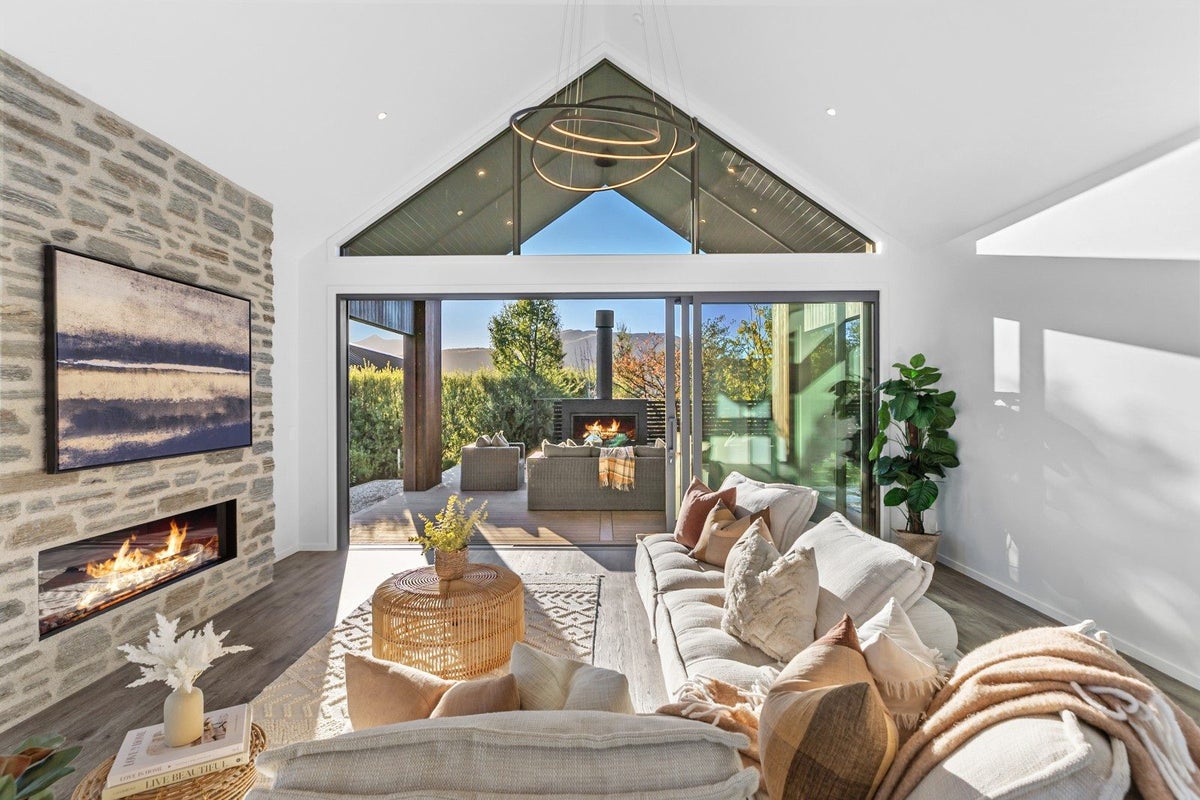 8 Kerrera Lane, Jacks Point, Queenstown - Carousel 2