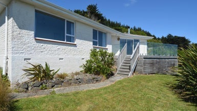 10 Elizabeth Street, Bluff - Carousel 1