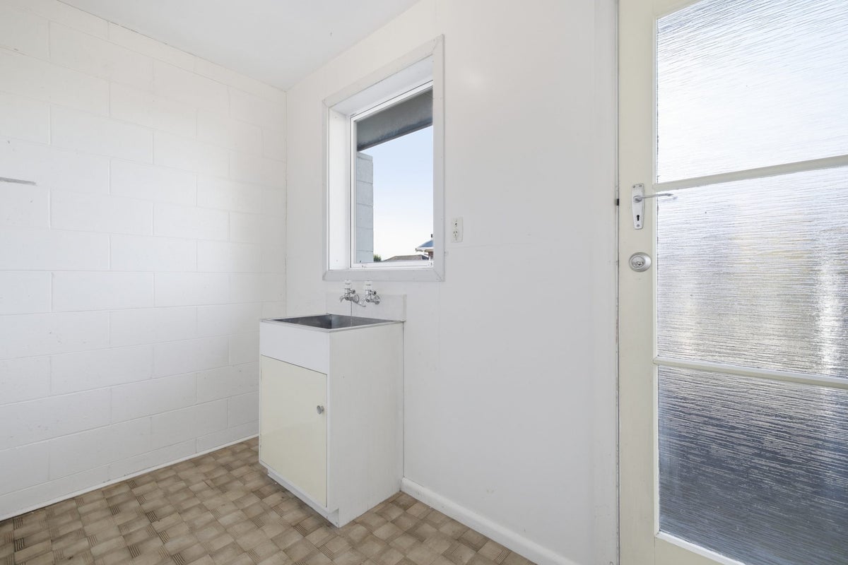 2/154 Warren Crescent, Hillmorton, Christchurch - Carousel 17