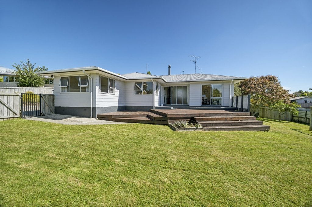 1 Taha Place, Ngongotaha, Rotorua - Carousel 1