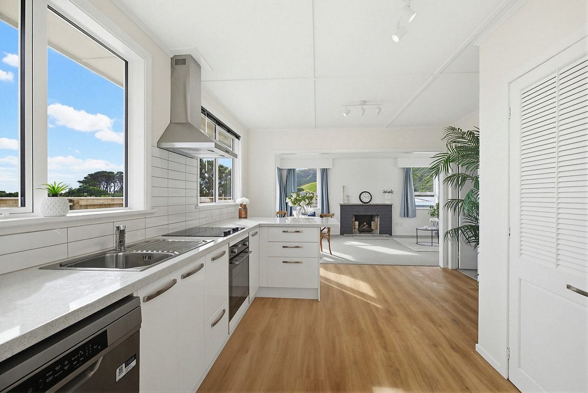 135 Muri Road, Pukerua Bay, Porirua - Carousel 2