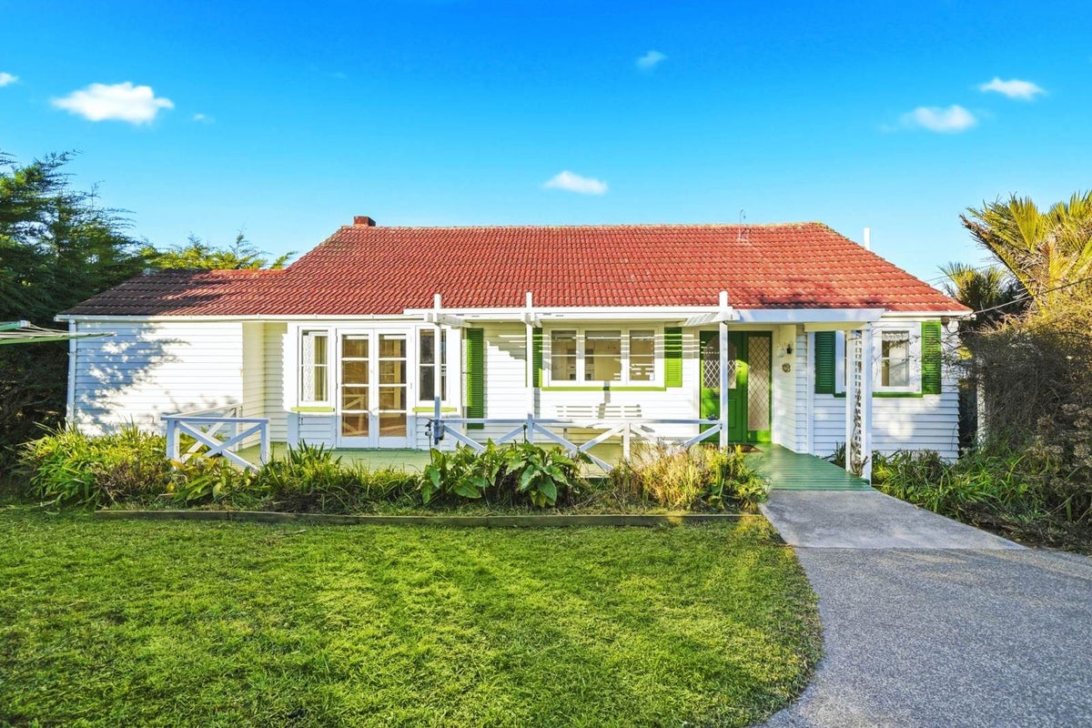 257 Glenfield Road, Hillcrest, Auckland - Carousel 1