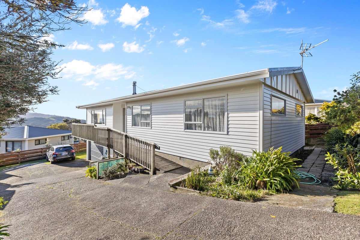 33 Carluke Street, Paparangi, Wellington - Carousel 1