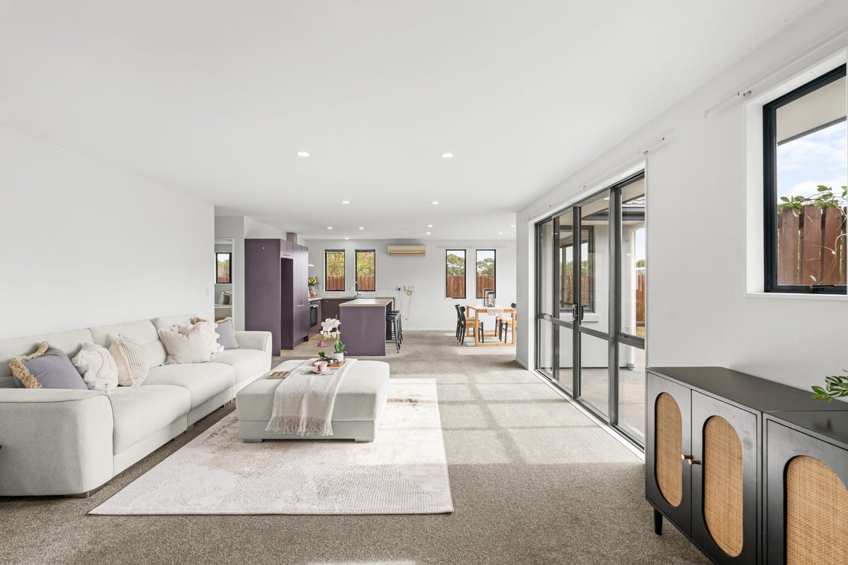 37 Brookfield Drive, Northwood, Christchurch - Carousel 2