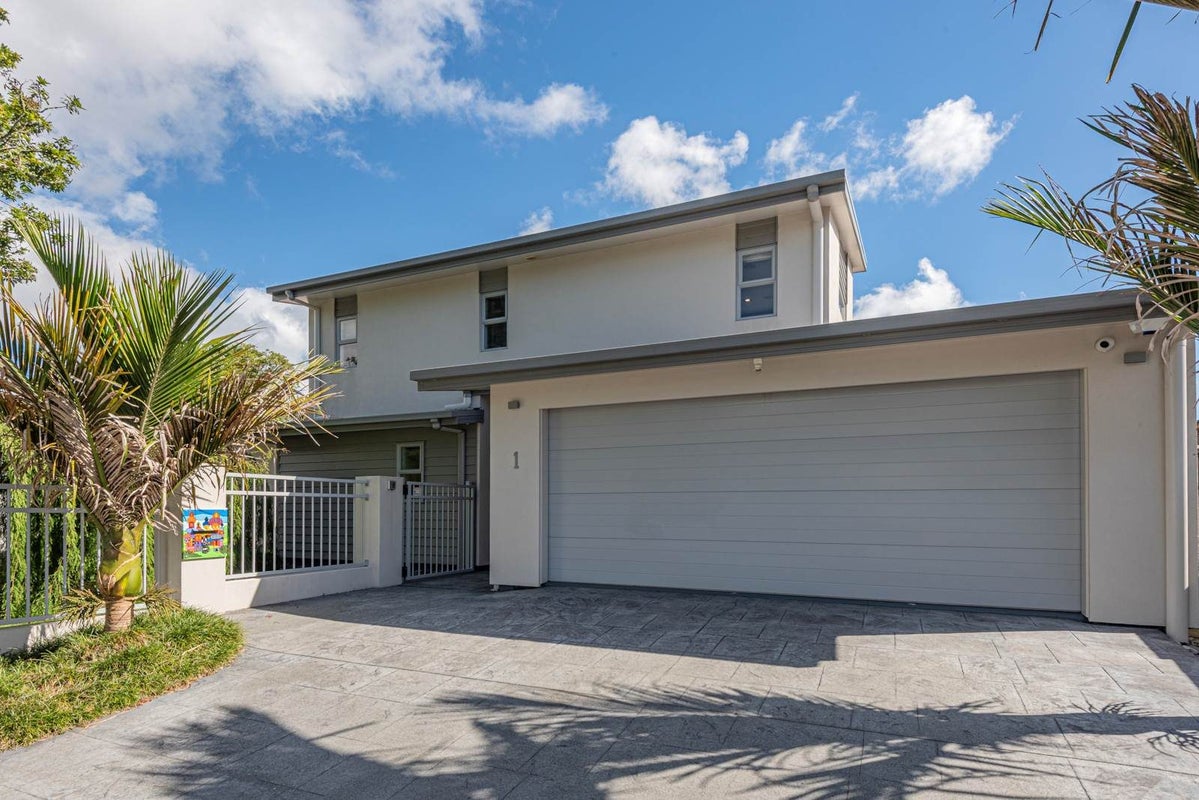 1 Parahaki Street, Regent, Whangarei - Carousel 1