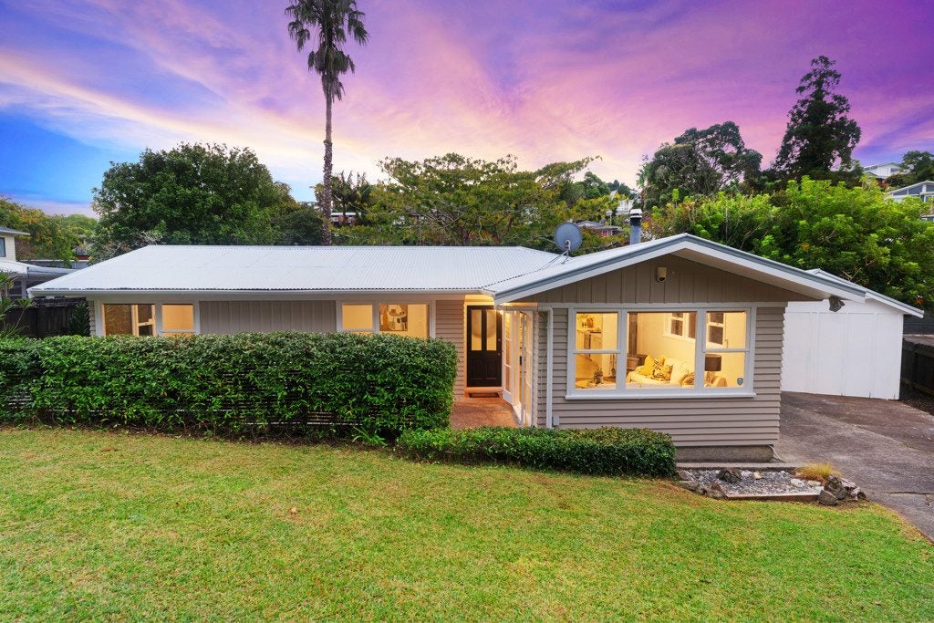 39 Orion Place, Hillcrest, Auckland - Carousel 1