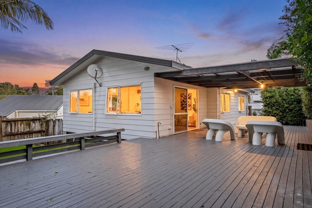 2A RATA Road, Stanmore Bay, Whangaparaoa - Carousel 1