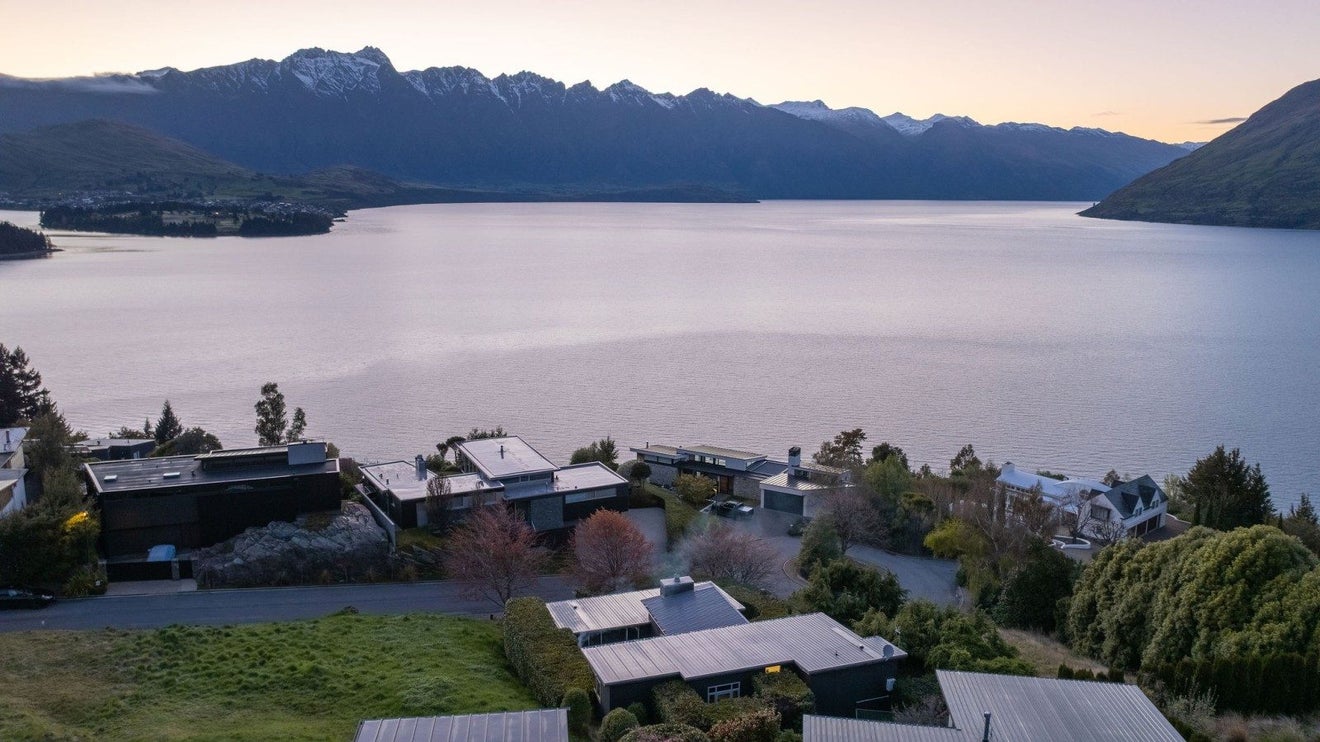 6 Whitbourn Place, Fernhill, Queenstown - Carousel 36