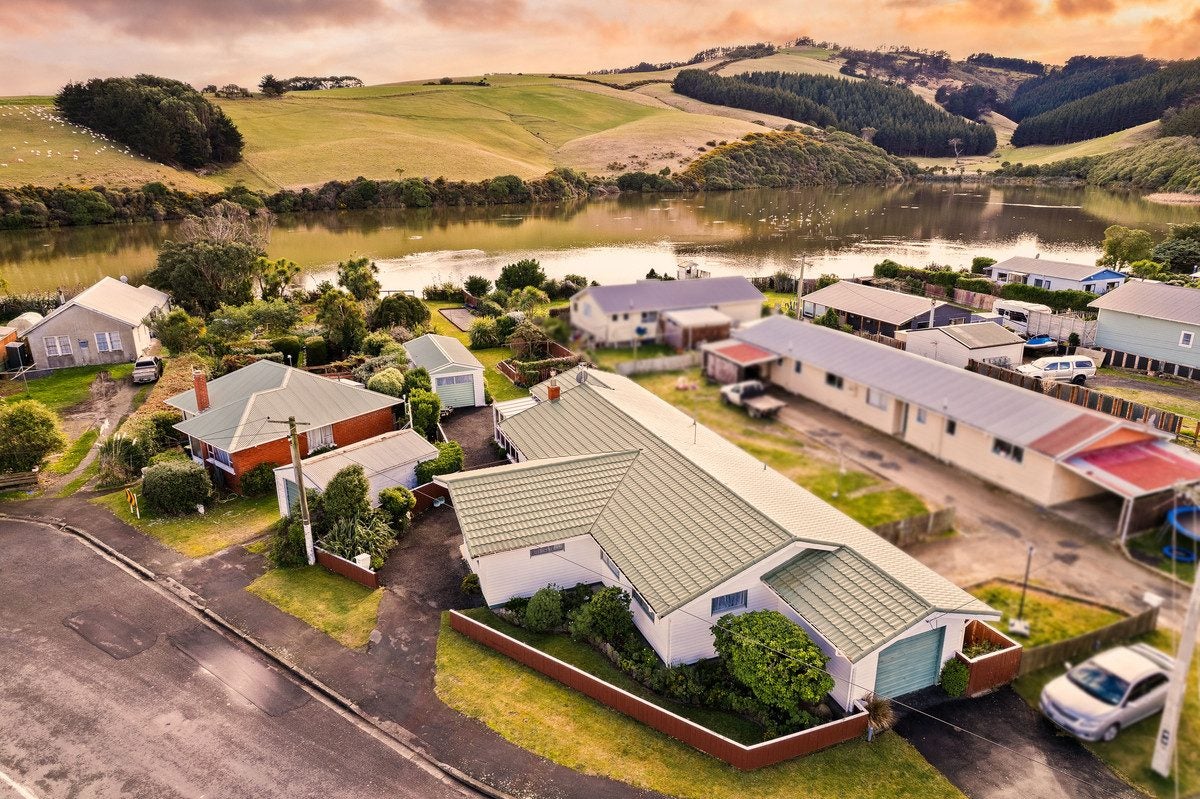 325 Tomahawk Road, Ocean Grove, Dunedin - Carousel 1