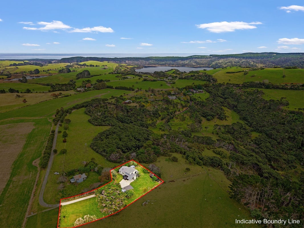 2656 South Head Road, Helensville - Carousel 40