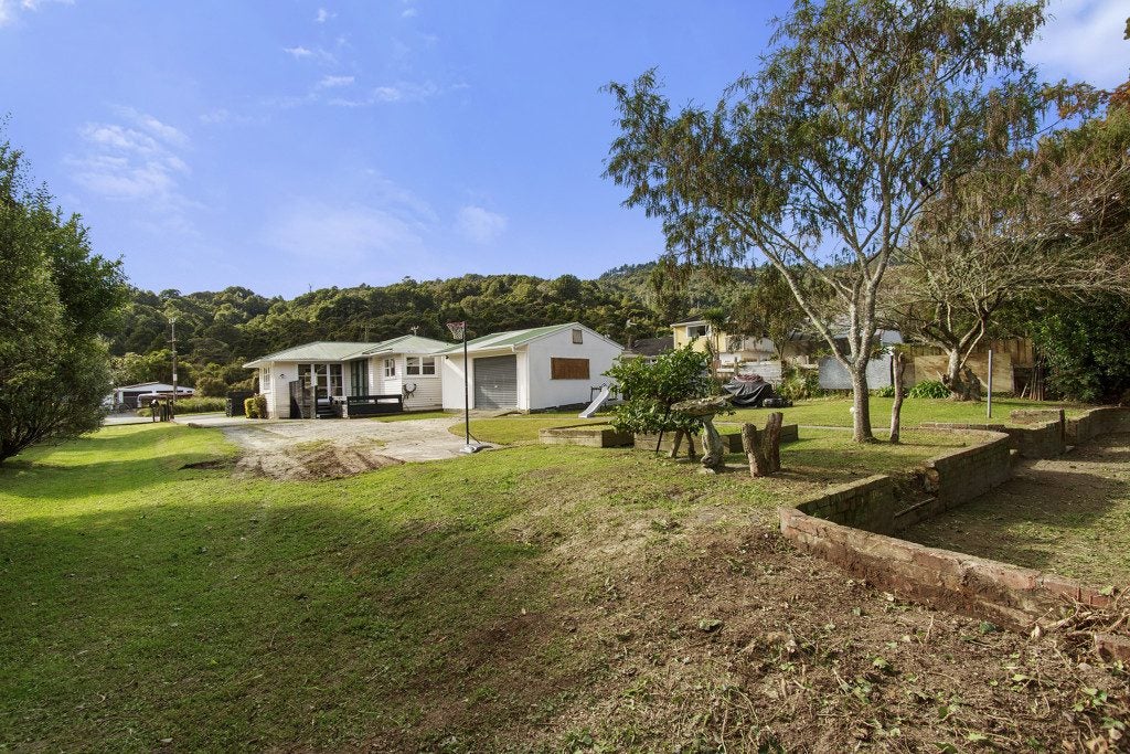 14 Horoeka Street, Stokes Valley, Lower Hutt - Carousel 2