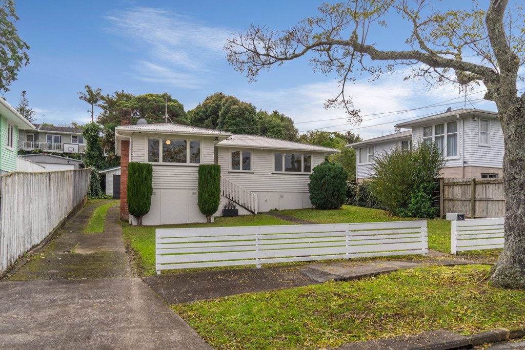 5 Mary Dreaver Street, New Windsor, Auckland - Carousel 1