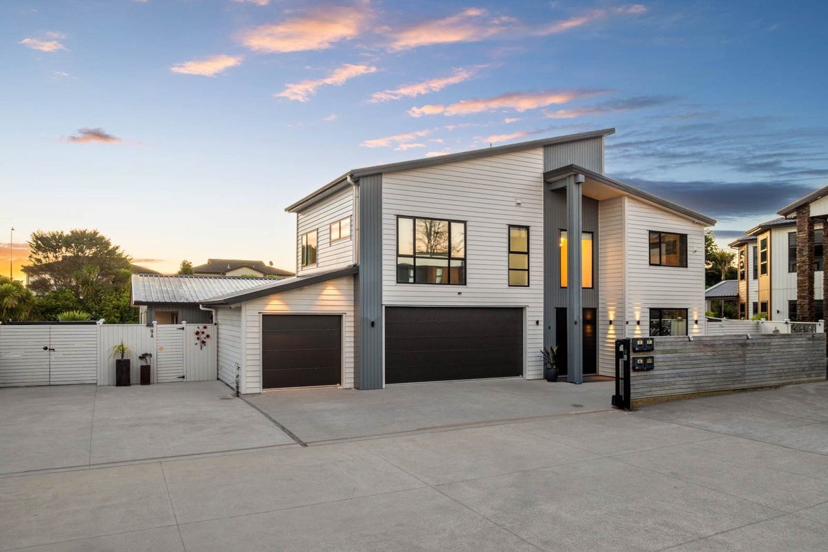 9 Wyon Way, Flat Bush, Auckland - Carousel 1