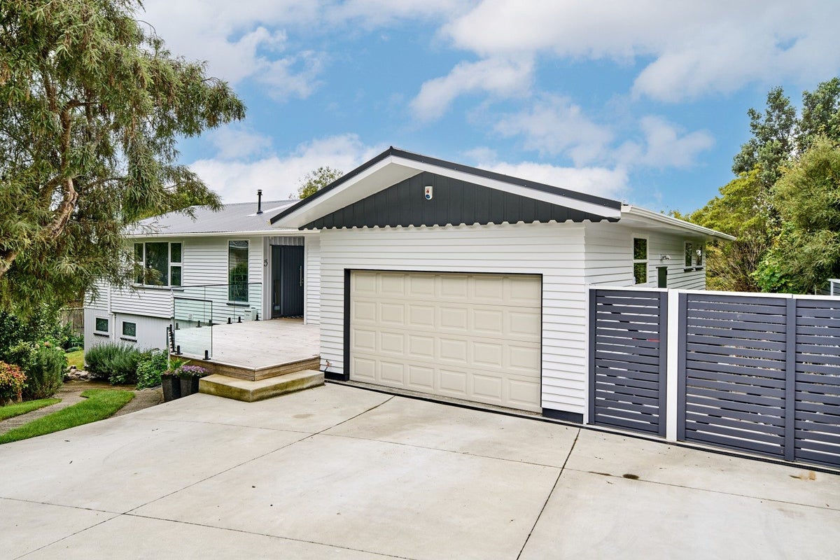 5 Saint Francis Grove, Waterloo, Lower Hutt - Carousel 1