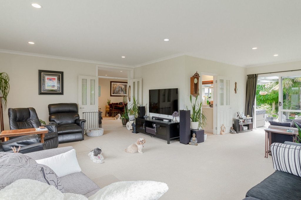 10 Somes Place, Poraiti, Napier - Carousel 1