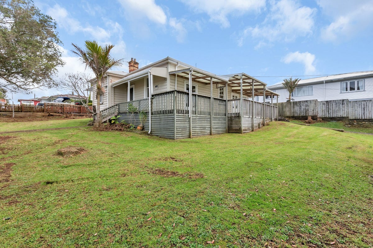 12 Meldrum Street, Kamo, Whangarei - Carousel 1