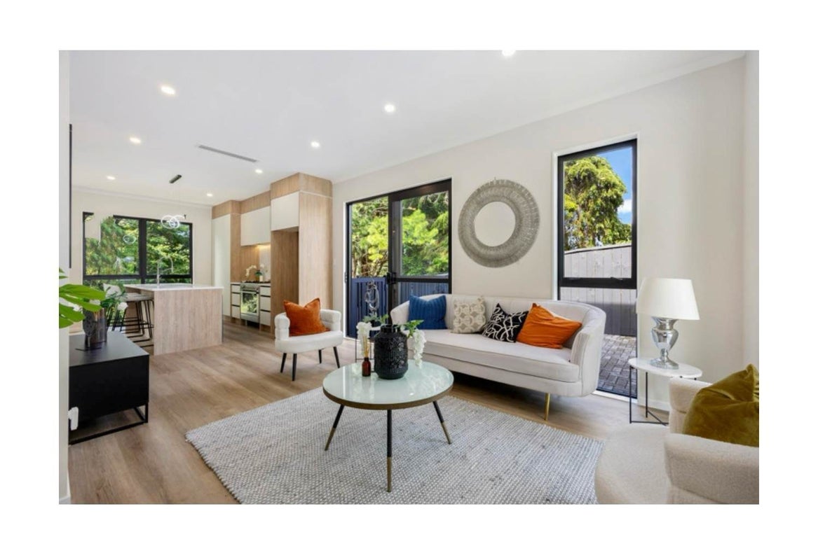11E Norman Lesser Drive, Saint Johns, Auckland - Carousel 2