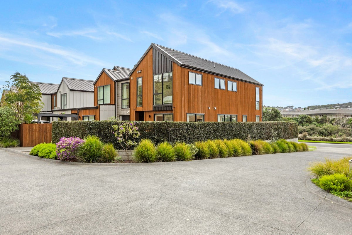 66 Arran Point Parade, Orewa, Orewa - Carousel 1