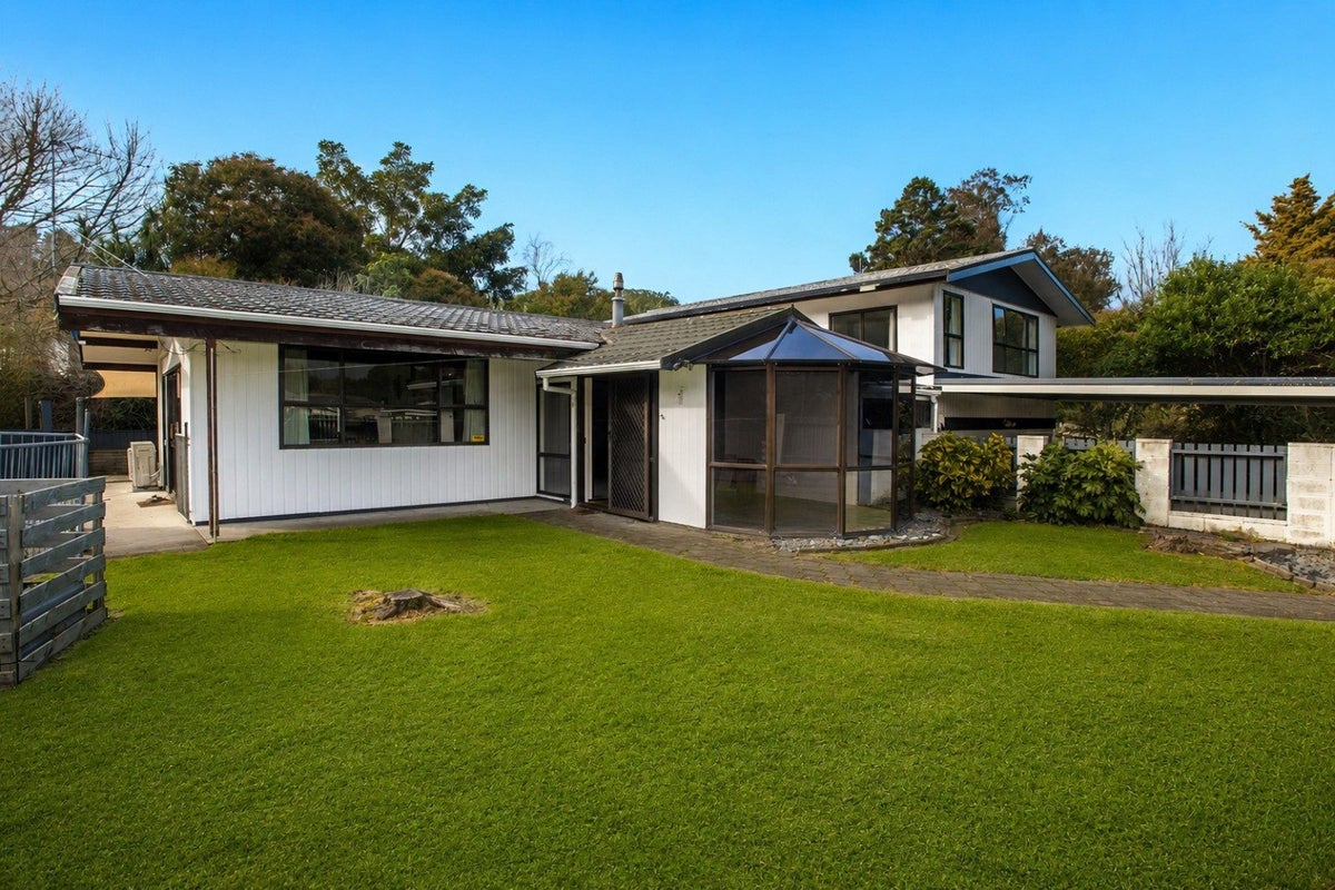 9 Waiteata Street, Whataupoko, Gisborne - Carousel 1