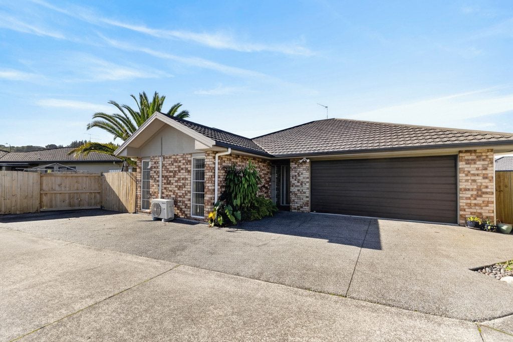 12 Lisa Place, Brookfield, Tauranga - Carousel 1