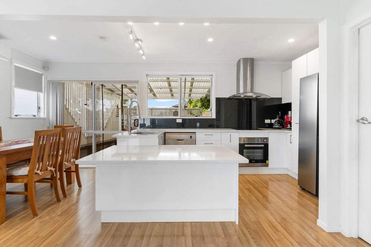35 Pinedale Place, Henderson, Auckland - Carousel 2