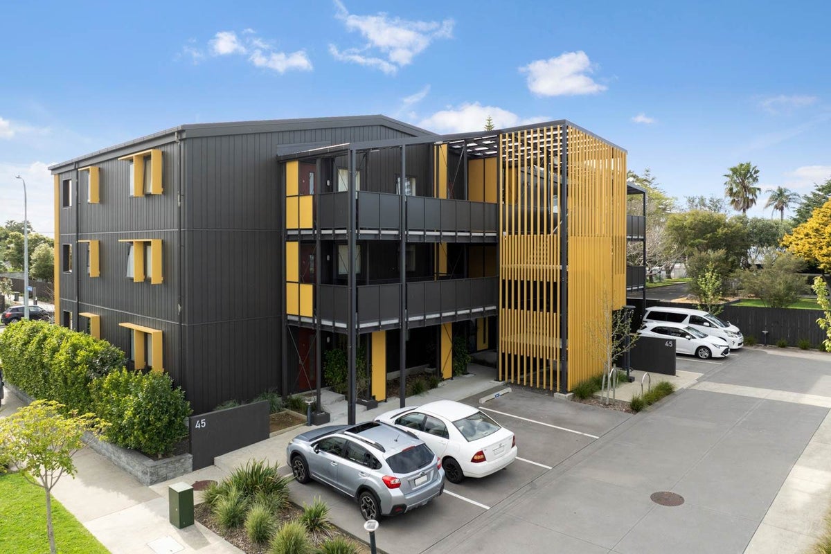 12/45 Cessna Crescent, Mangere, Auckland - Carousel 1