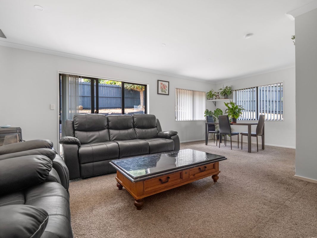 11 Saralee Drive, Manurewa, Auckland - Carousel 2