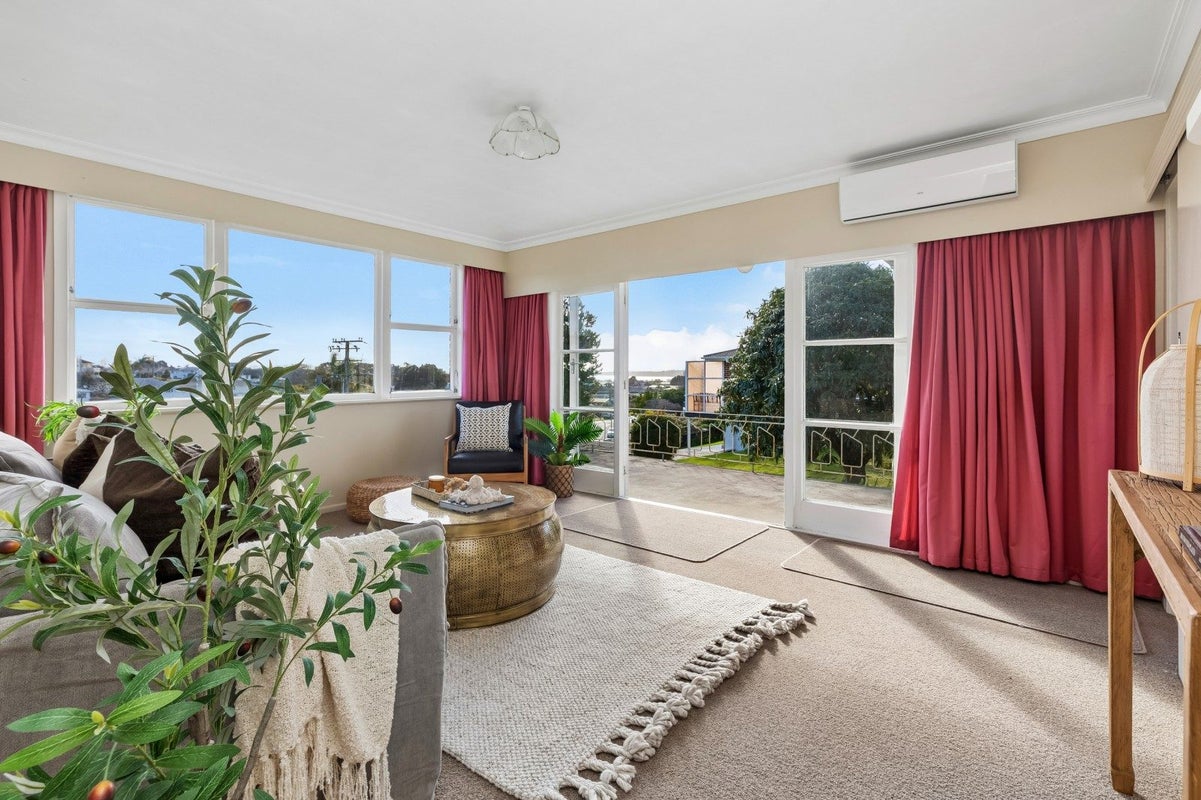 34 Andrew Place, Otumoetai, Tauranga - Carousel 1