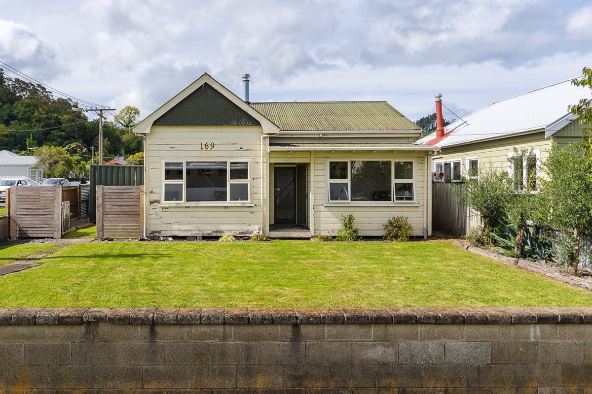 169 Ormond Road, Whataupoko, Gisborne - Carousel 1