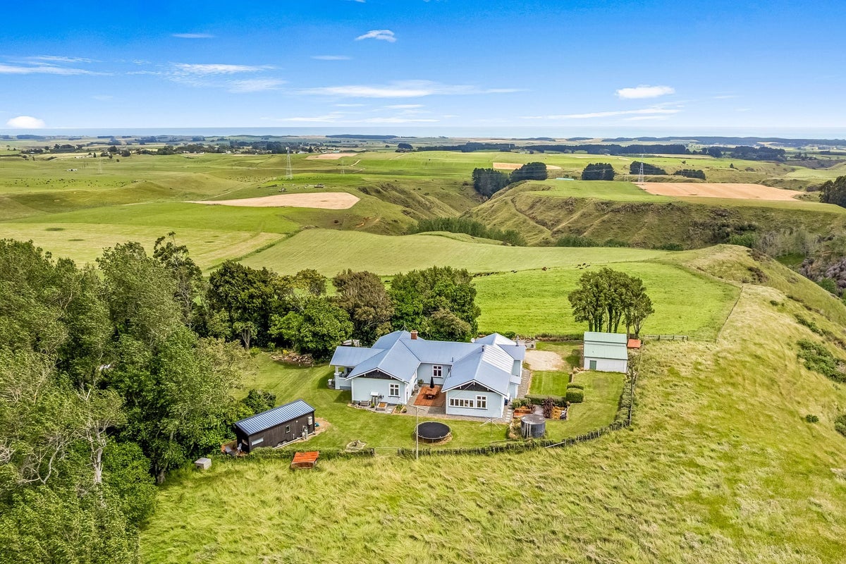 315 Rangitatau West Road, Maxwell, Whanganui - Carousel 1