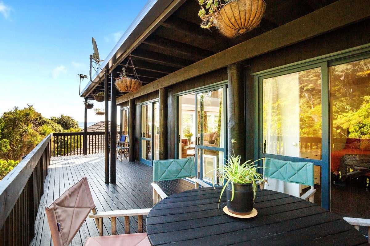 3A Whiorau Grove, Lowry Bay, Lower Hutt - Carousel 1