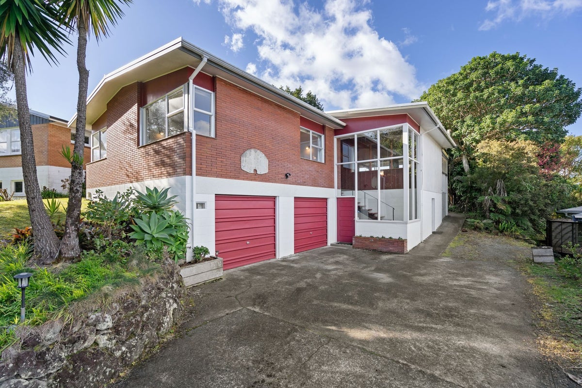 14 Parkland Crescent, Kamo, Whangarei - Carousel 1