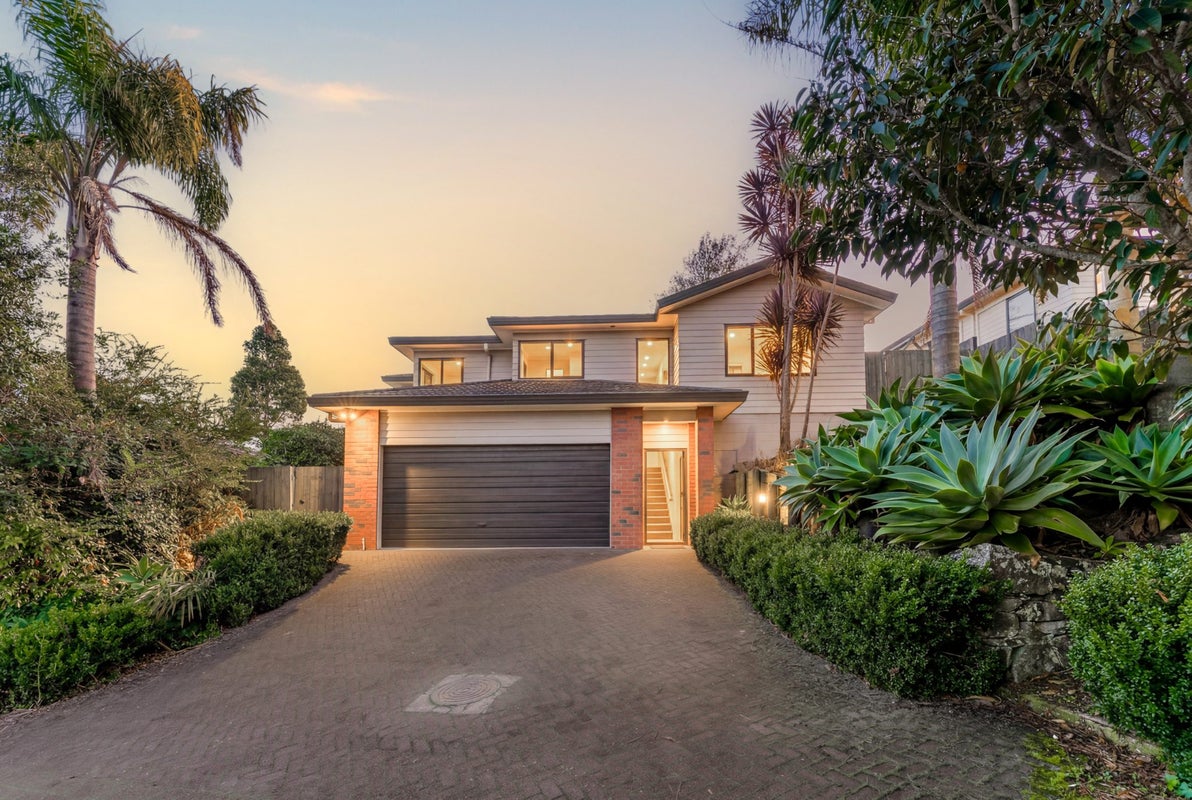 18 McKinley Road, Sunnyvale, Auckland - Carousel 1