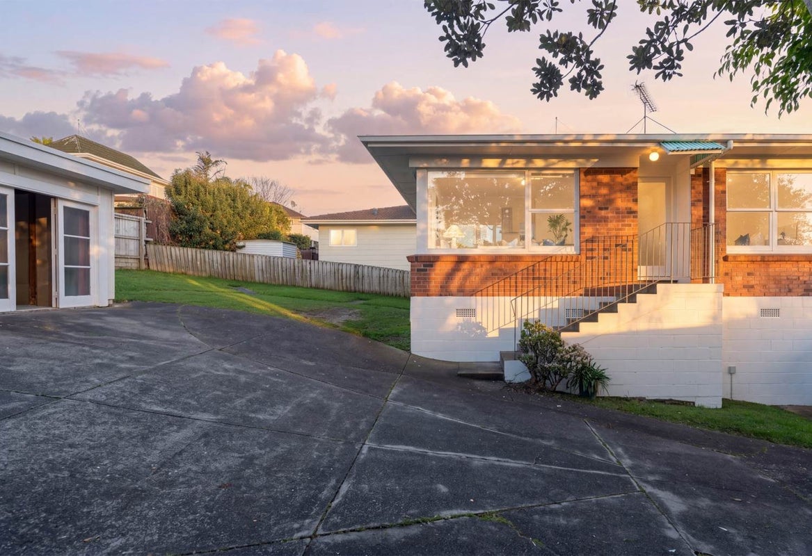 3/6 Corunna Road, Milford, Auckland - Carousel 11