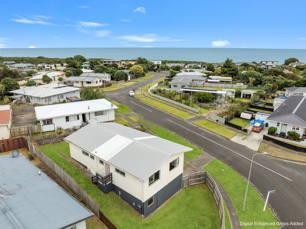 10 Tainui Street, Castlecliff, Whanganui - Carousel 1