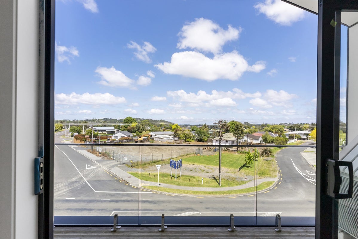 22/1066 Coatesville-Riverhead Highway, Riverhead, Riverhead - Carousel 14