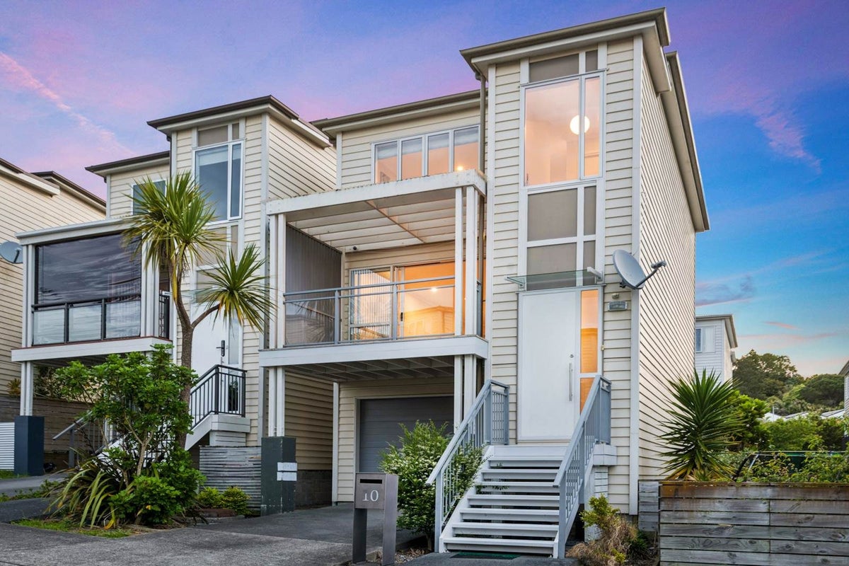 10 Panakenake Way, Flat Bush, Auckland - Carousel 1